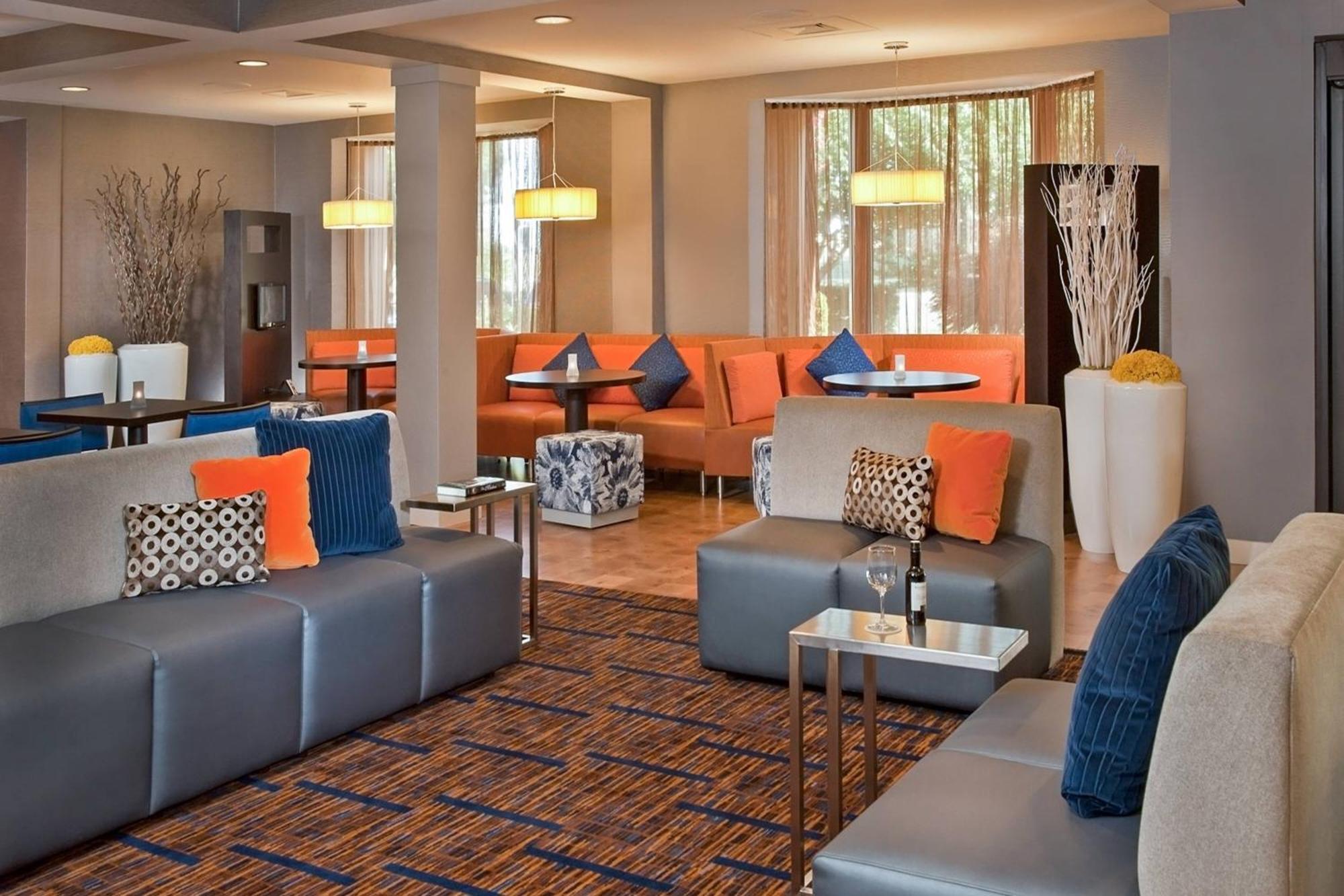 Отель Courtyard By Marriott Фредерик Ресторан фото